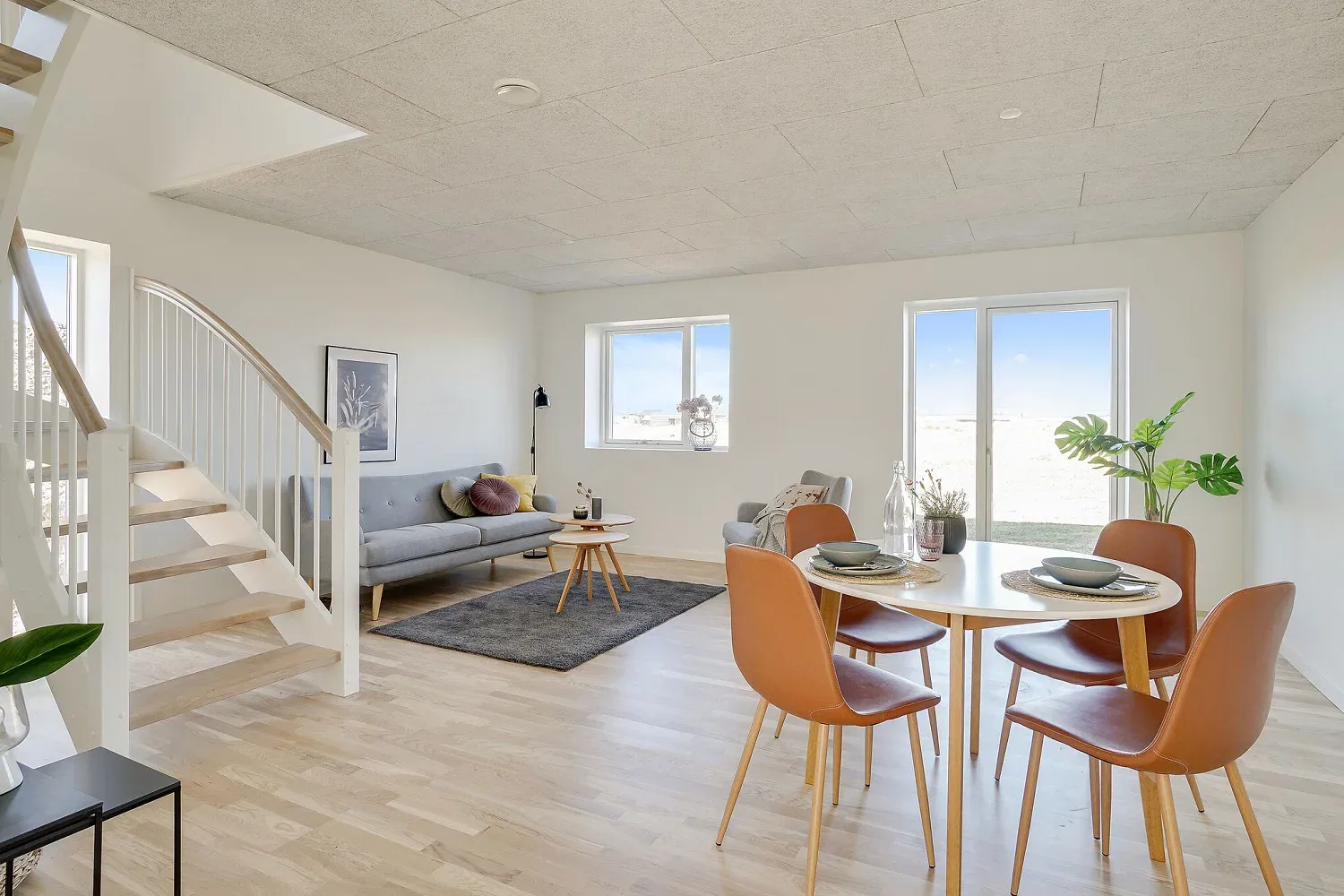 Rummelig 4-værelsers rækkehus med privat have og terrasse - Foto 1