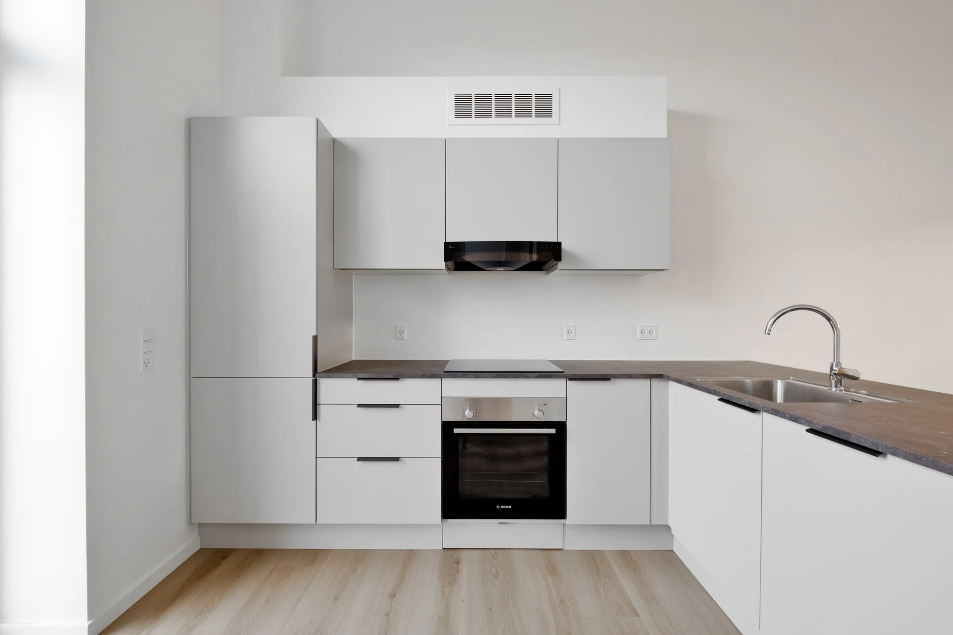 Rummelig 3-værelses lejlighed med vestvendt terrasse i Aalborg - Foto 1