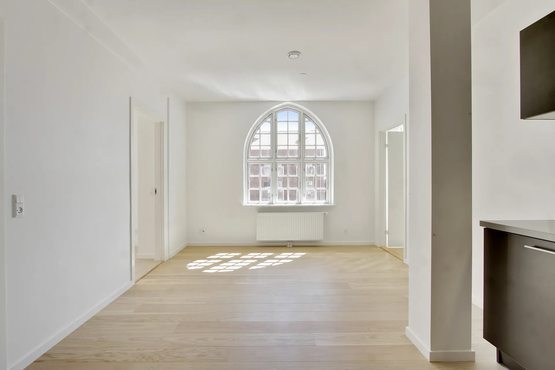 Rummelig 5-værelses lejlighed i historisk bygning - Aarhus C - Foto 2