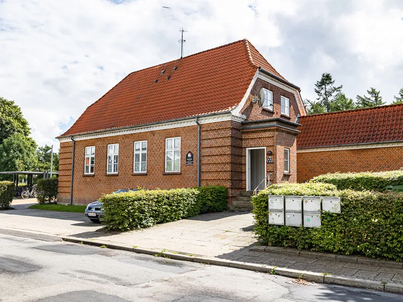 Charmerende 48m² studielejlighed i historisk stationsbygning - Engesvang centrum - Foto 2