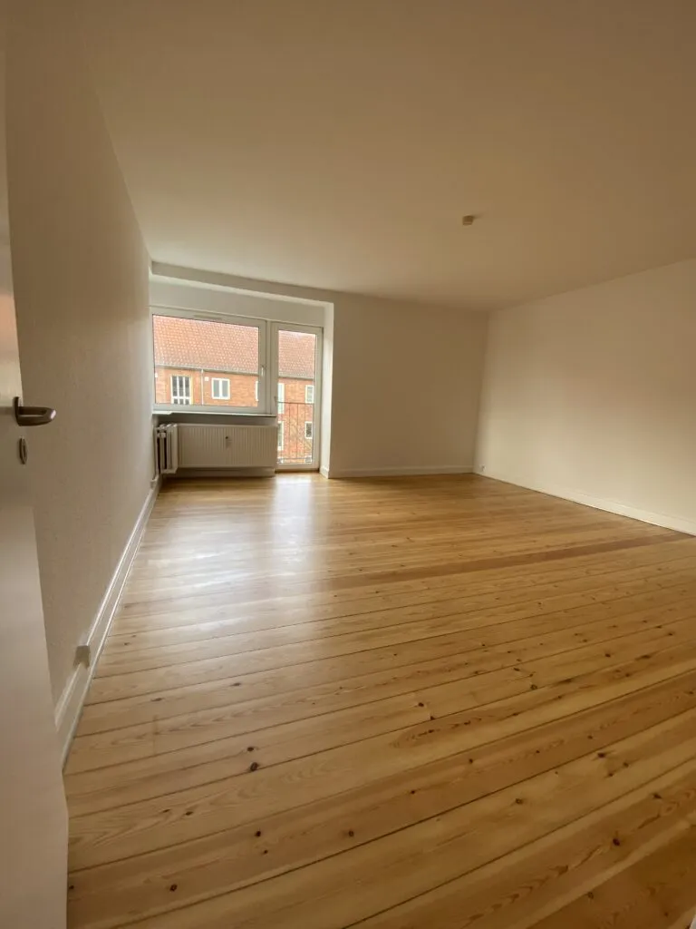 Lys 2-værelses lejlighed med fransk altan - central beliggenhed i Randers - Foto 3