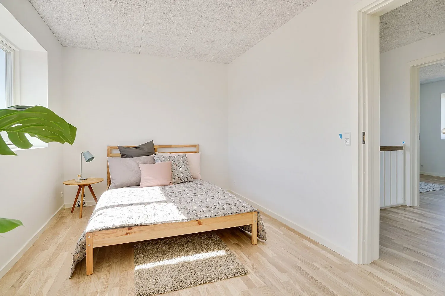 Rummelig 4-værelsers rækkehus med privat have og terrasse - Foto 4