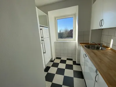 Lys 3-værelses lejlighed med altan i roligt Randers NV - 68m²